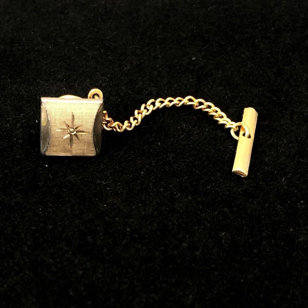 vintage mcm swankΒ gold toneβ starburst withβtexturedβbackgroundβtieβtac